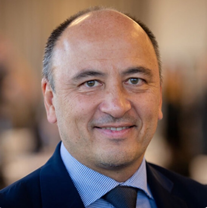 Hommage au Dr Eric Revue